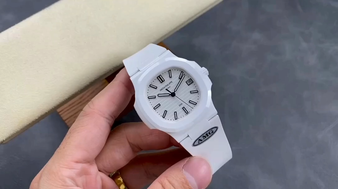 Patek Philippe Nautilus White Dial 5711 40MM Replica Watch