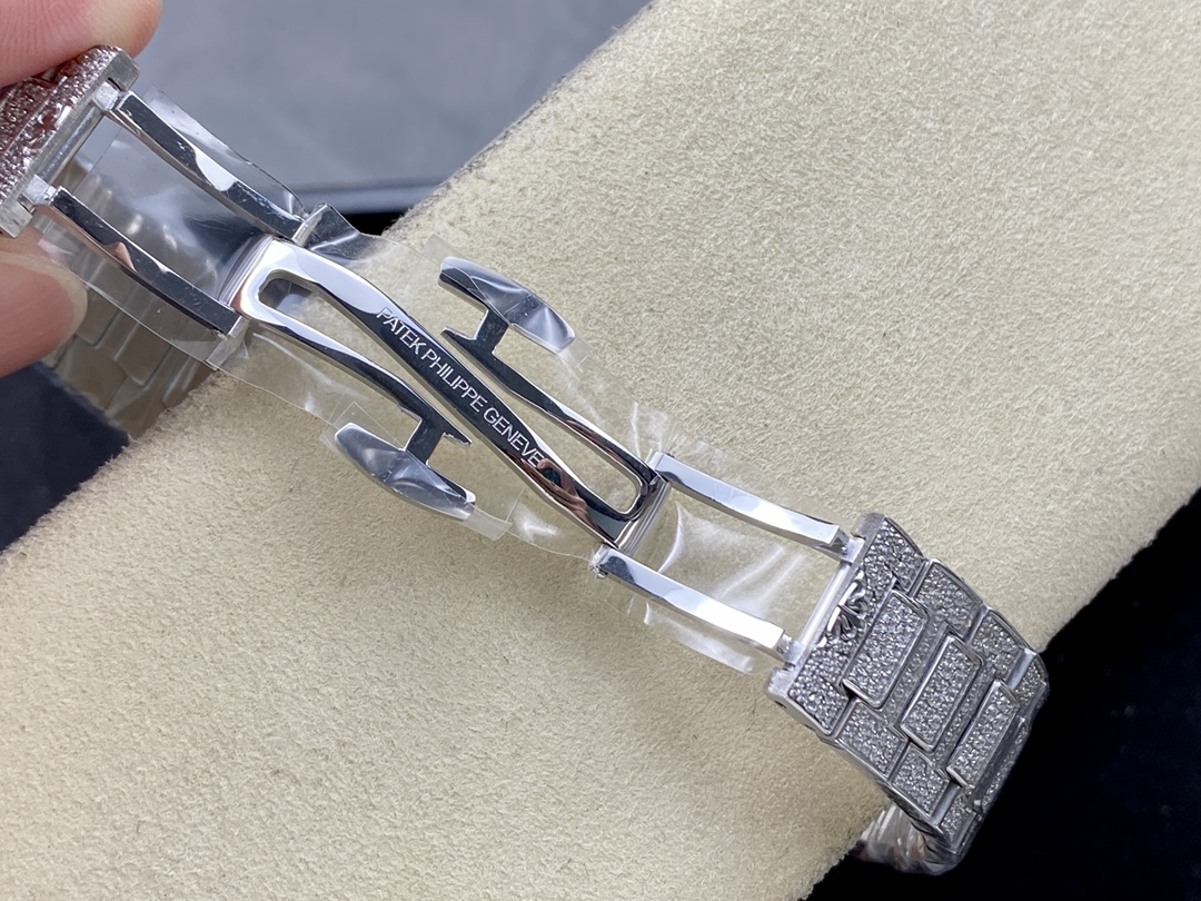 Patek Philippe Nautilus Diamond 5711 40mm & 35mm Replica Watch