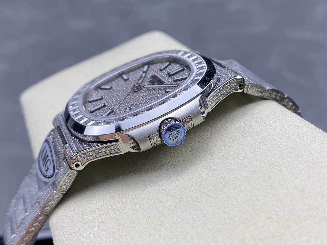 Patek Philippe Nautilus Diamond 5711 40mm & 35mm Replica Watch