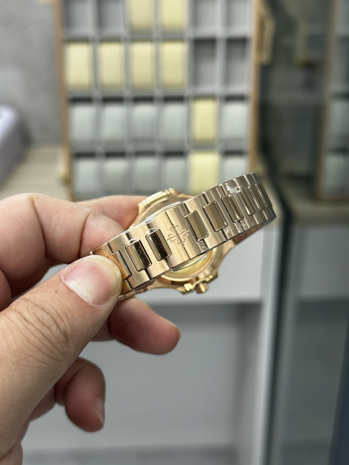Patek Philippe Ladies Nautilus Golden Dial Rose Gold 7118 1200R 010