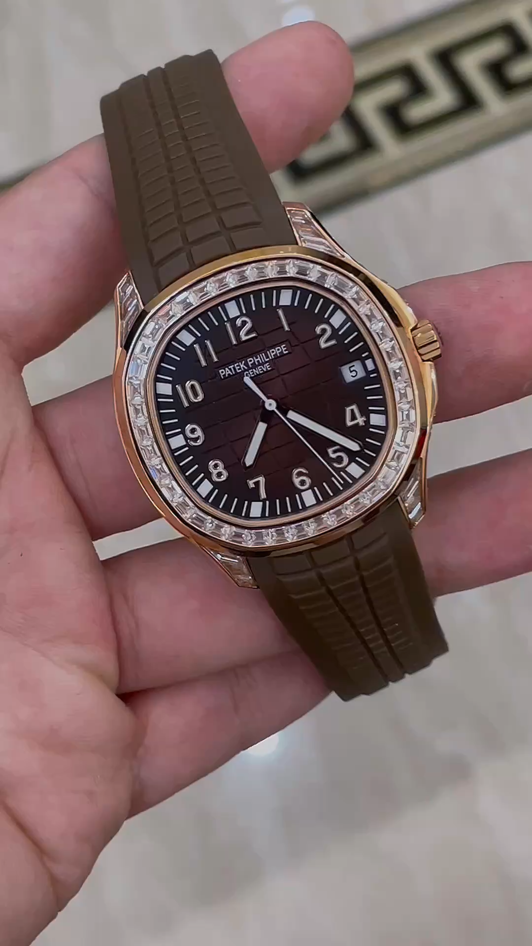 Video: hand-held Patek Philippe Aquanaut 5167/300G-010, brown dial with diamond bezel and brown strap. - Video