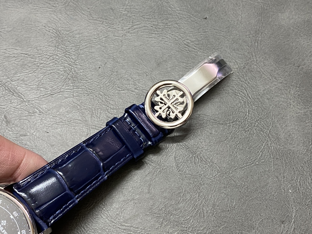 Folding clasp of the Patek Philippe 6102P 001 in white gold, engraved with Patek Philippe logo.