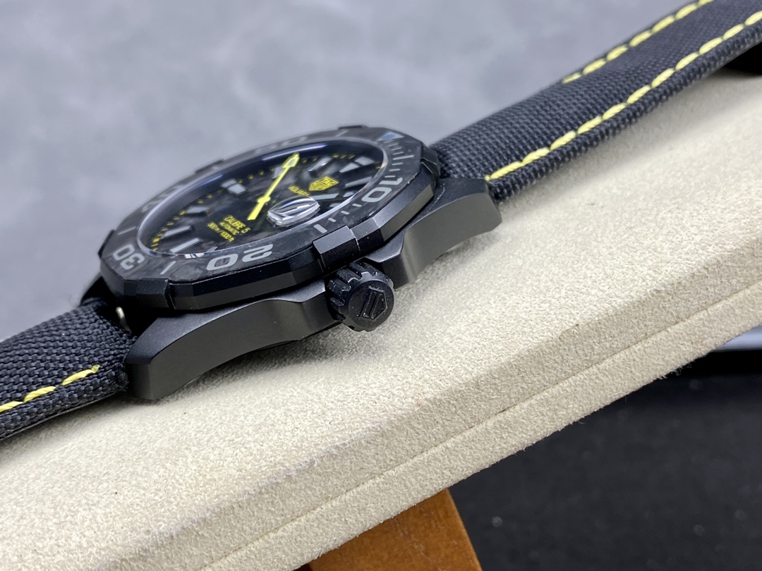 Tag Heuer Aquaracer Carbon Dial WBD218B.FC6446 41mm