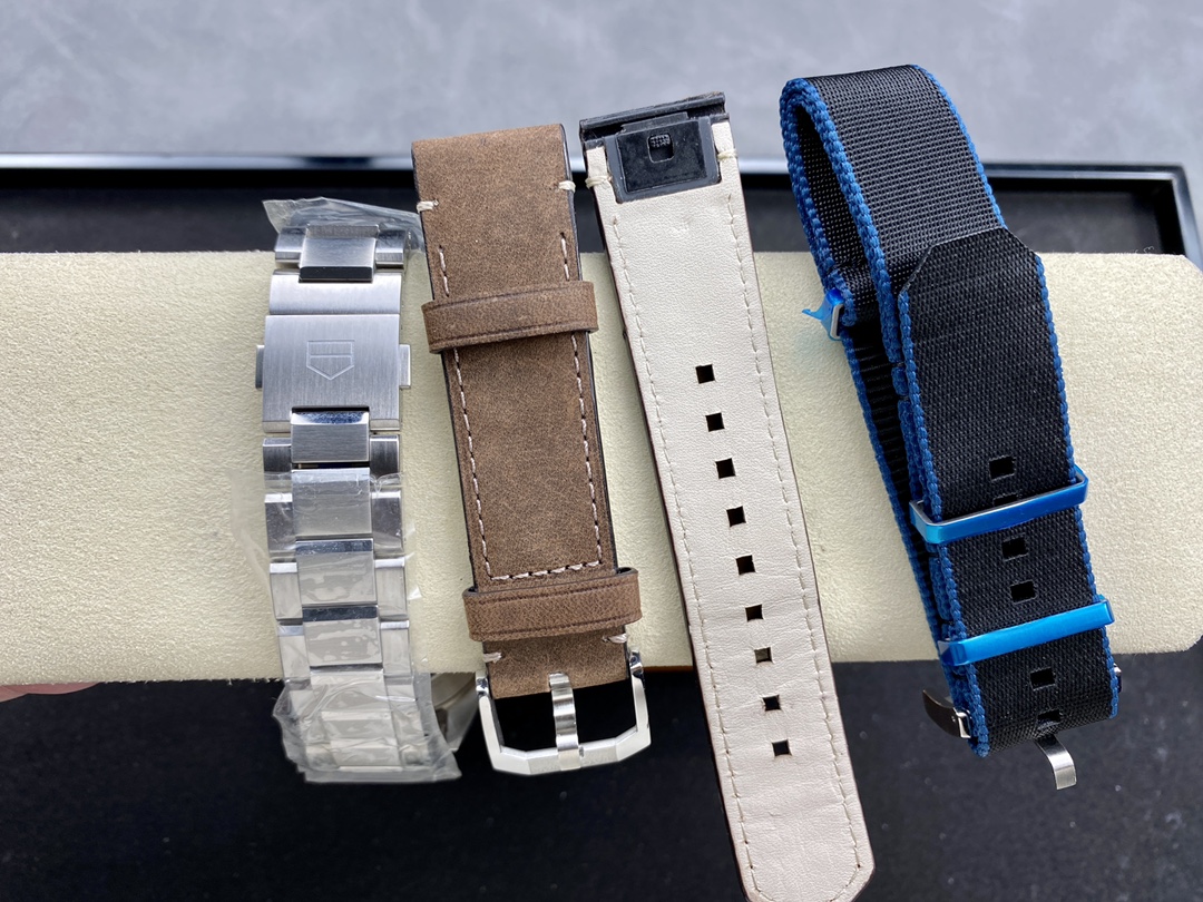 Tag Heuer Autavia Calibre 5 Chronometer WBE5114.EB0173 42mm Mens Watch