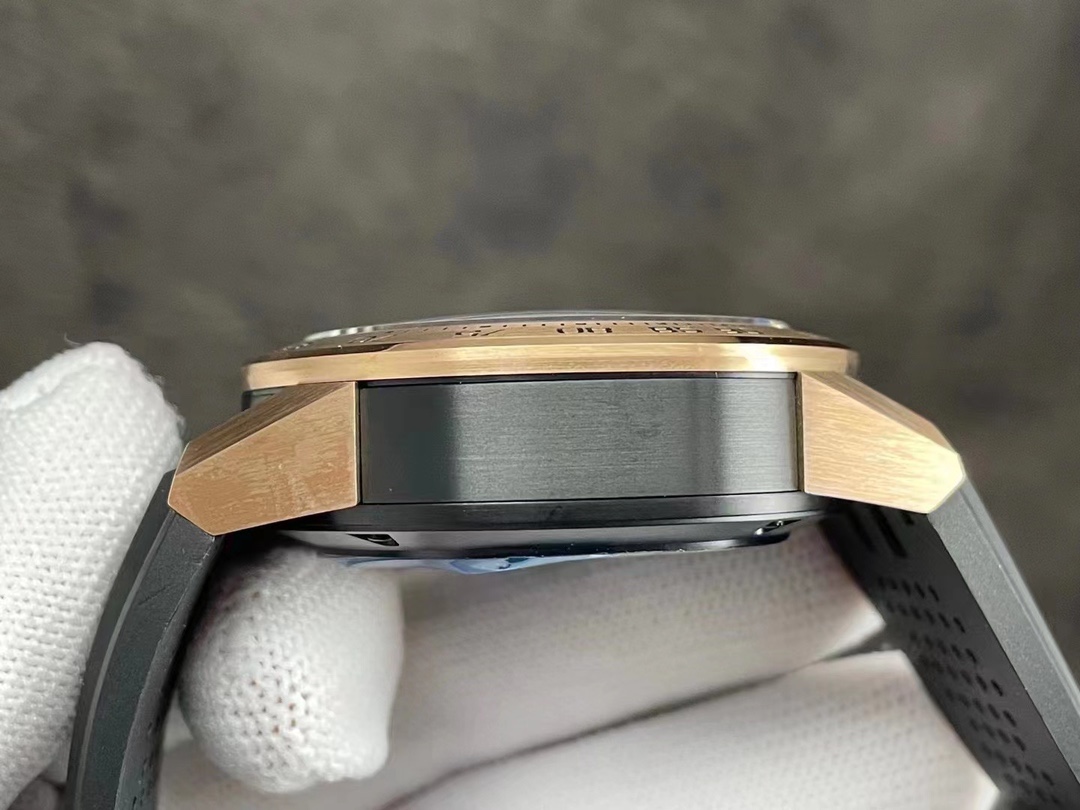 Tag Heuer Carrera Automatic Luxury Watch CAR205B.FT6087 45mm