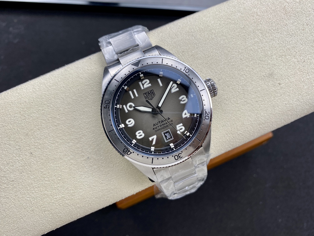 Tag Heuer Autavia Calibre 5 Chronometer WBE5114.EB0173 42mm Mens Watch