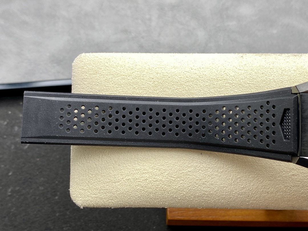 TAG Heuer Carrera Calibre Heuer 01 CAR201J.FT6087 43mm