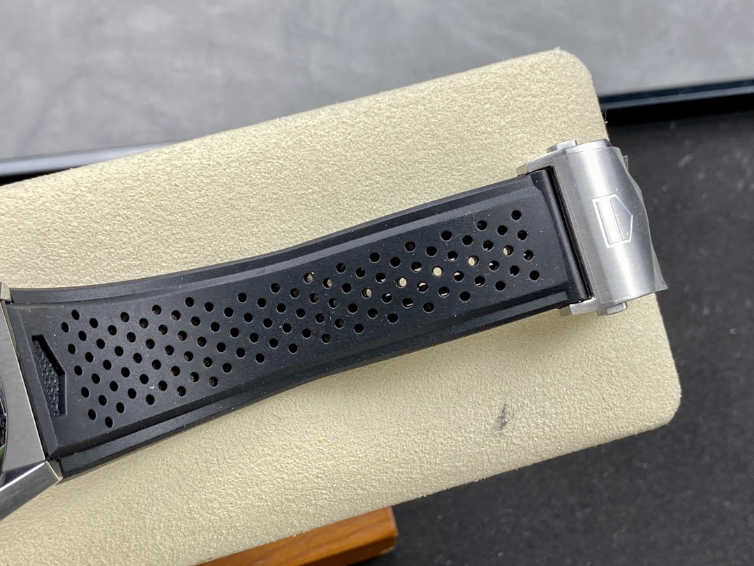 Tag Heuer Carrera Calibre Heuer 01 CAR201Z.FT6046 Automatic 43mm