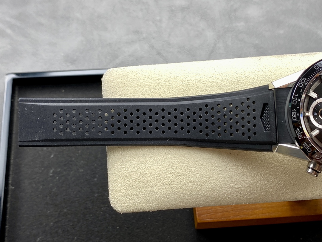 Tag Heuer Carrera Calibre Heuer 01 CAR201Z.FT6046 Automatic 43mm