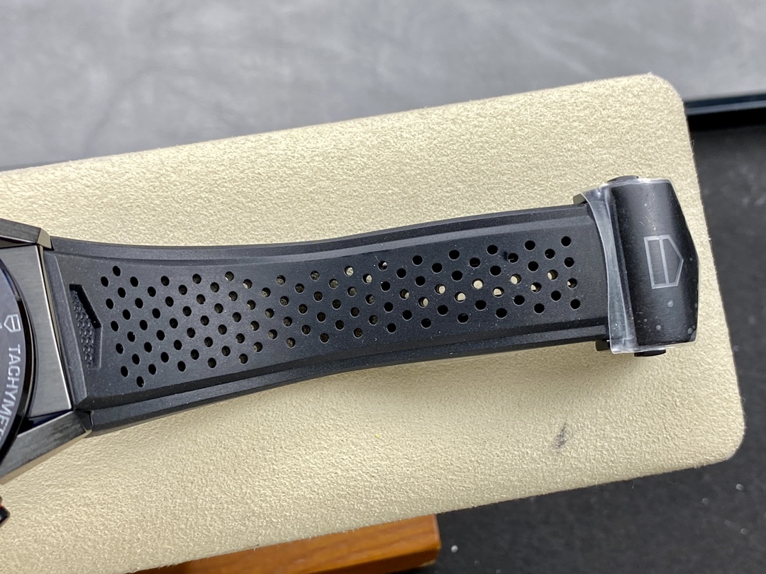 TAG Heuer Carrera Calibre Heuer 01 CAR201J.FT6087 43mm