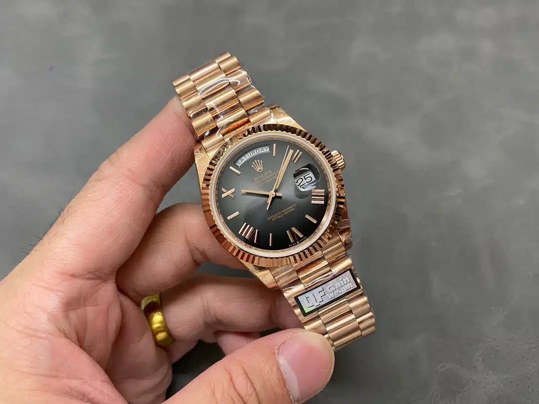 Rolex Day Date in 18 ct Everose Gold M228235 0055 40mm