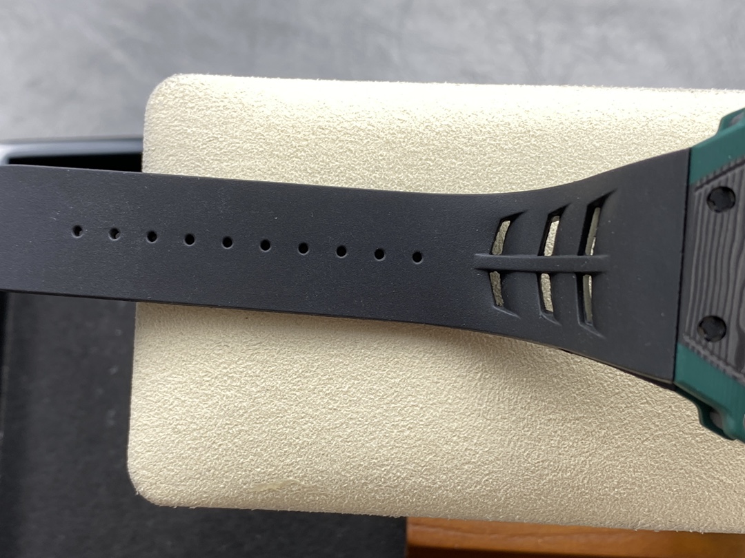 Richard Mille RM 21-02 Tourbillon Aerodyne Quarts TPT Carbon