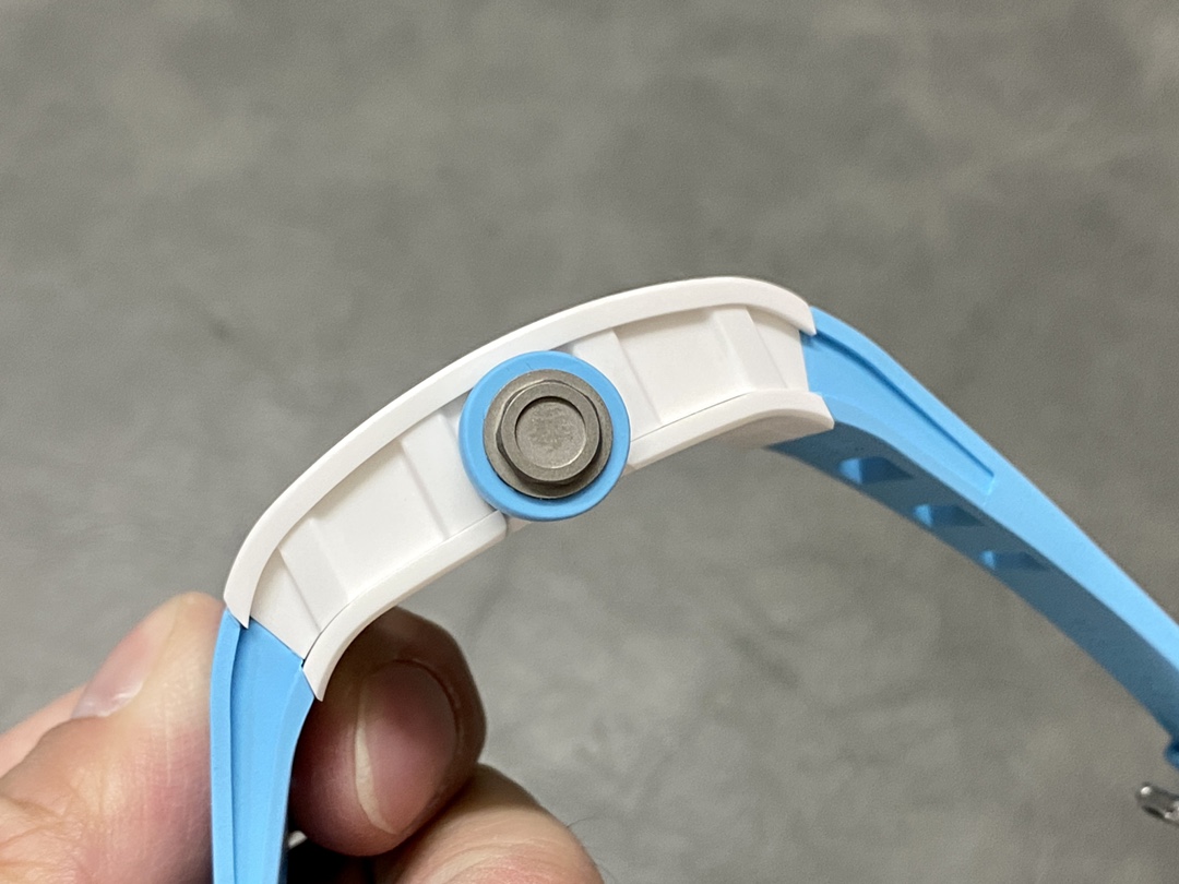 Richard Miller RM 055 RMUL2 NTPT Carbon Fiber Blue Rubber Strap