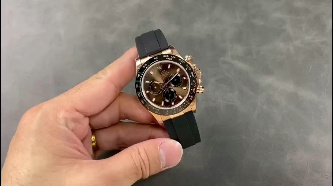 Hand-held video view of the Rolex Daytona Everose Rubber 116515 Chocolate, dial centered. - Video