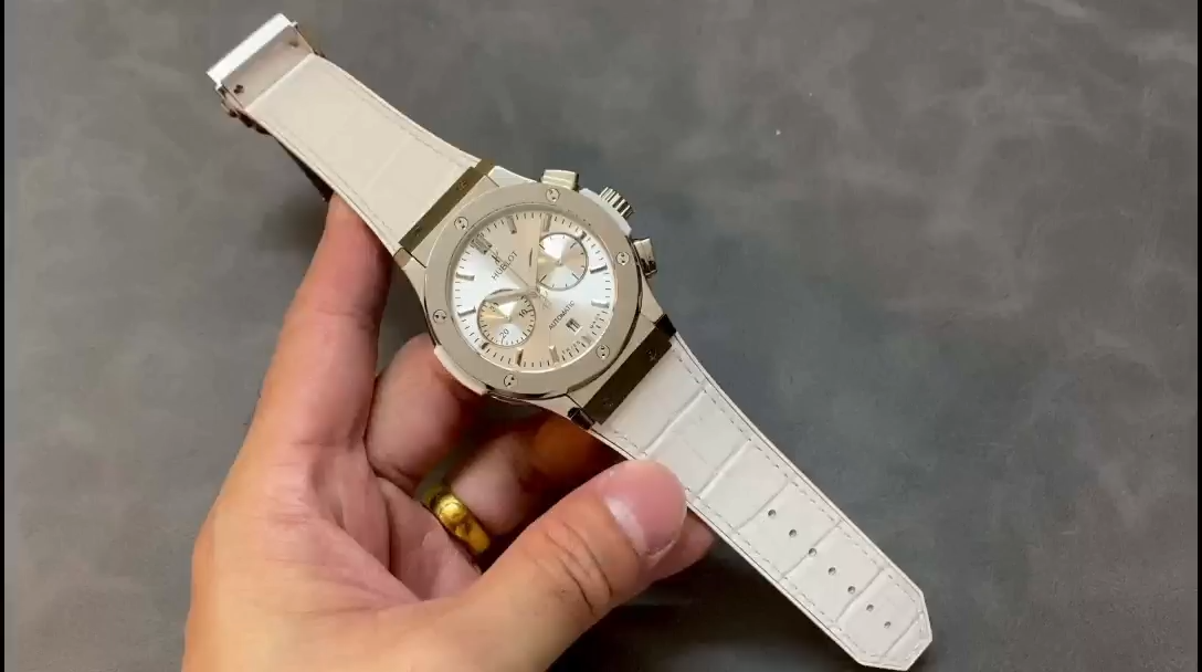 Hublot Classic Fusion 521.NX.7071.LR 45MM Mens