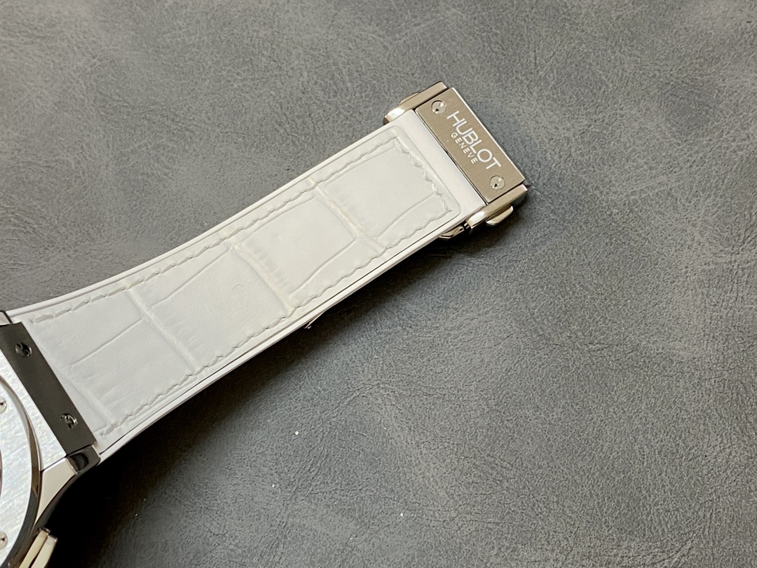 Hublot Classic Fusion 521.NX.7071.LR 45MM Mens