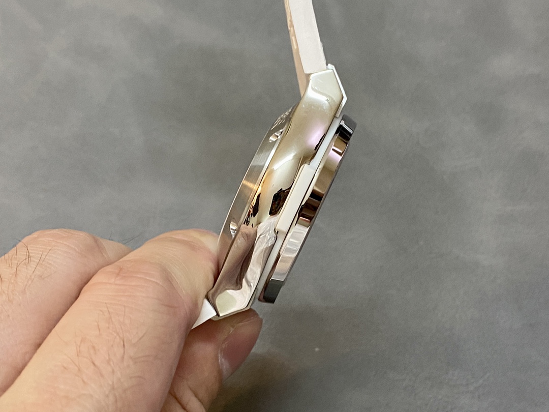 Hublot Classic Fusion 521.NX.7071.LR 45MM Mens