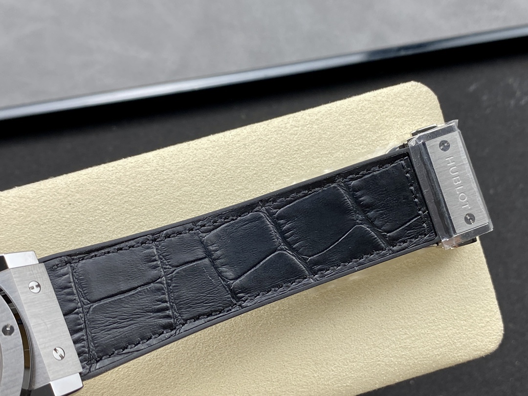 542.NX.1171.LR Hublot Classic Fusion Automatic Black