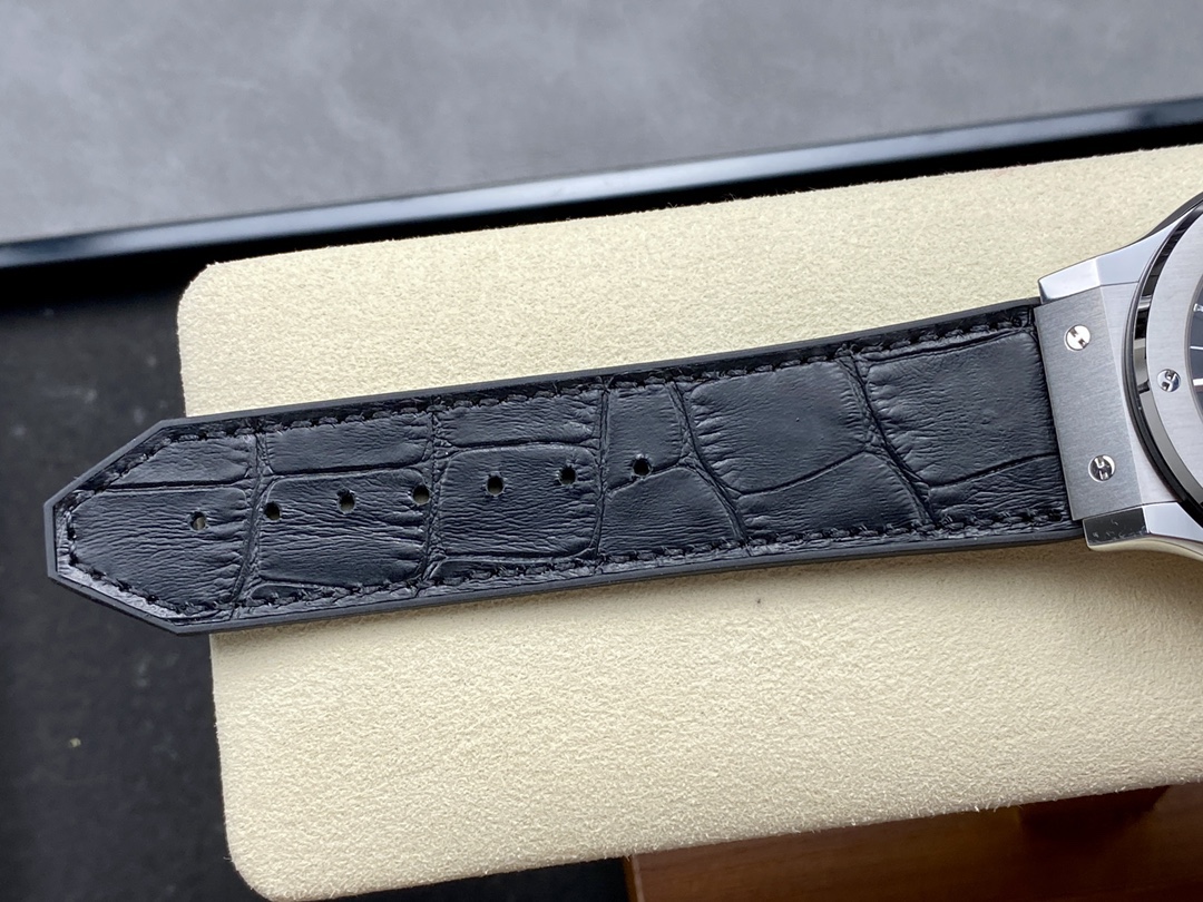 542.NX.1171.LR Hublot Classic Fusion Automatic Black