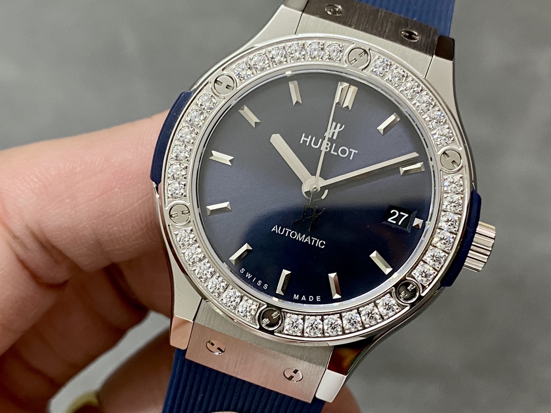 565.NX.7170.RX.1204 Hublot Classic Fusion Titanium Blue Diamonds