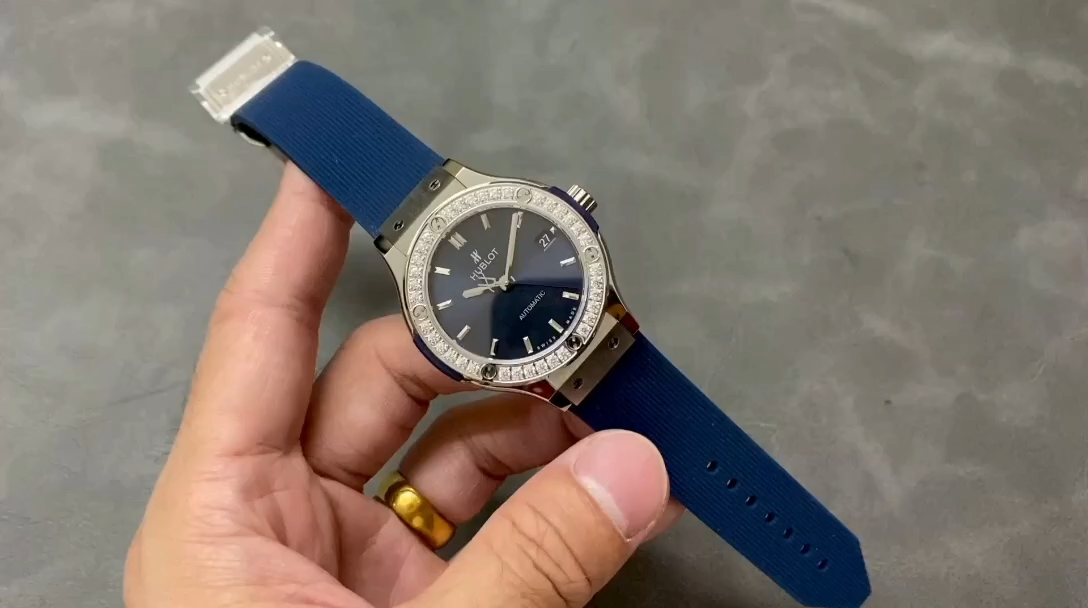565.NX.7170.RX.1204 Hublot Classic Fusion Titanium Blue Diamonds