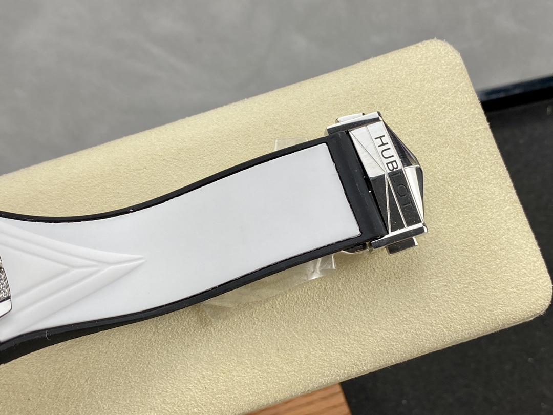 418.NX.2001.RX.1604.MXM20 Hublot Big Bang Partnerships Sang Bleu II Titanium Diamond