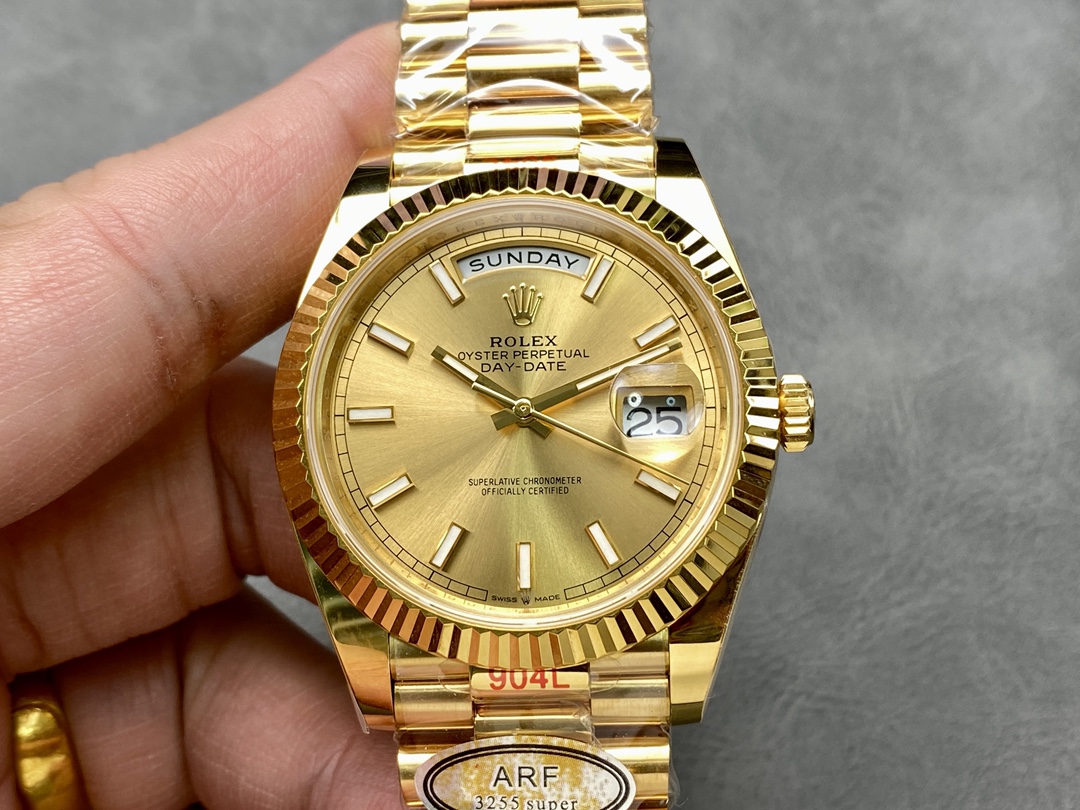 Rolex Day-Date 228238 Champagne Diamond Dial Fluted Bezel 40mm Mens Replica Watch