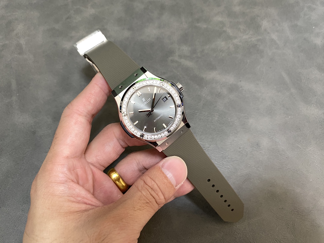 Hublot Classic Fusion Grey Dial 42mm Mens Replica Watch