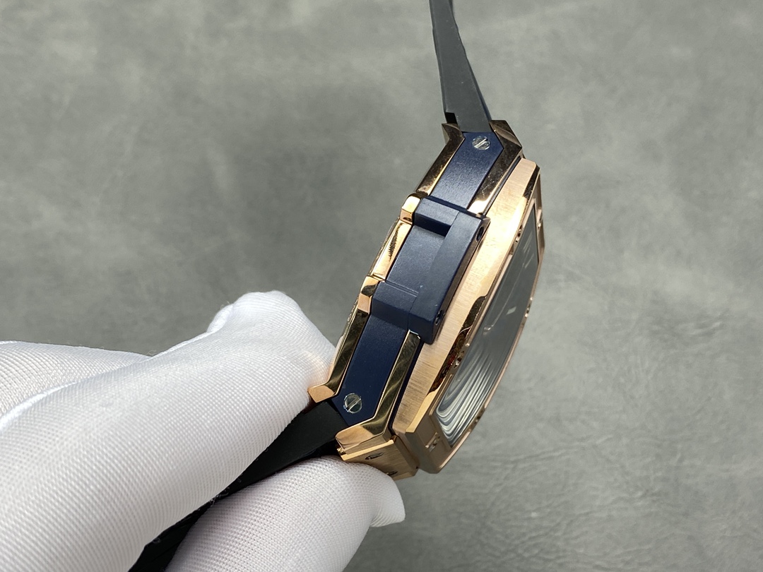 Hublot Spirit of Big Bang Chronograph King Gold Blue Leather Men's Watch 641.OX.7180.LR