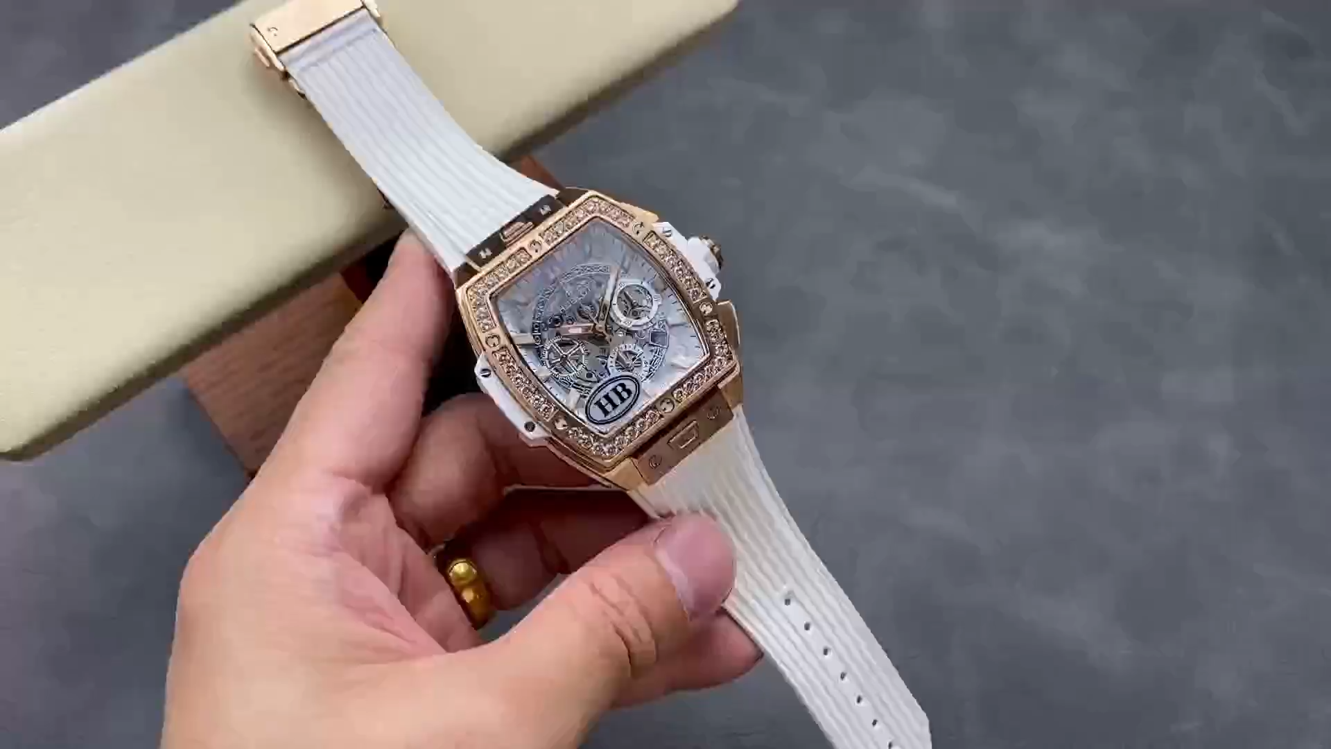 Hublot Spirit of Big Bang Chronograph 42mm 642.OE.2010.RW.1204