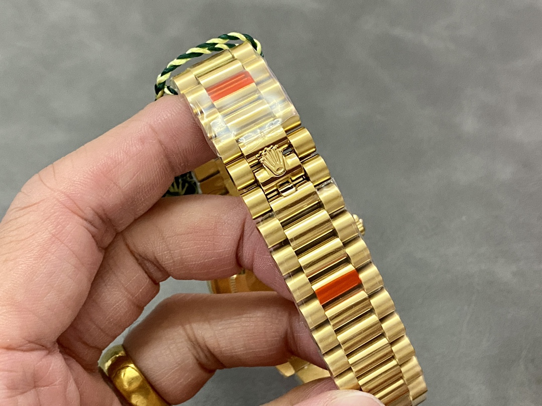 Rolex Day Date 40 President 228238 0061