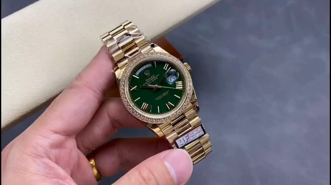 Rolex Day Date 40 18K Yellow Gold Green Dial Diamond Bezel M228348RBR 0040 Men's Watch