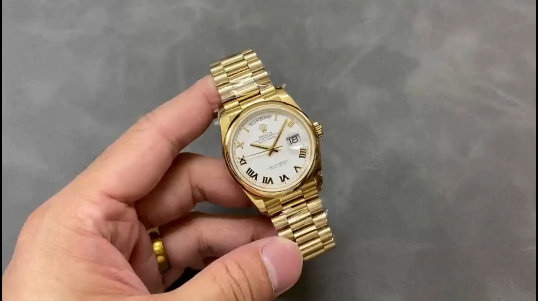 Rolex Day-Date 118208 Yellow Gold White Dial Roman Numeral 36mm Unisex Replica Watch