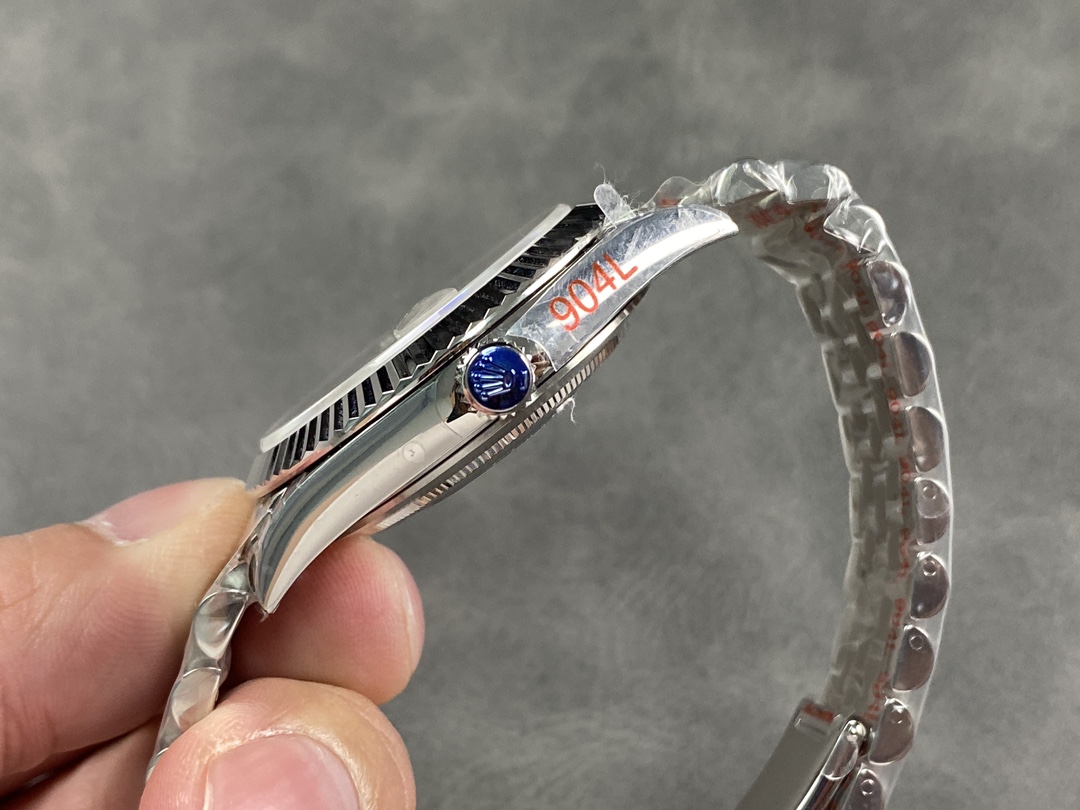 Rolex Datejust II 116334 Silver Diamond Dial 41mm Mens Replica Watch