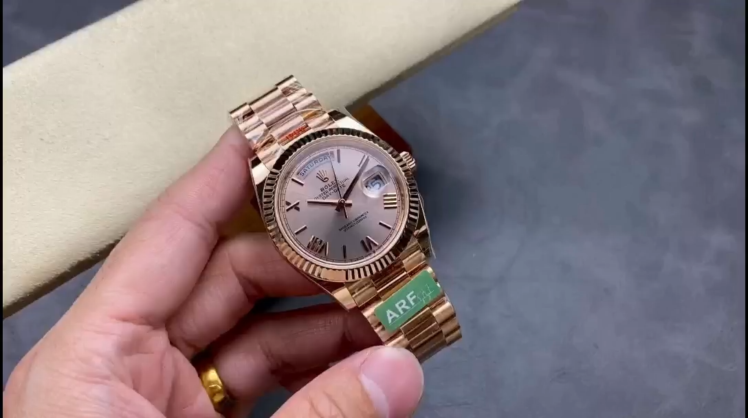 Rolex Day-Date 228235 Sundust Roman Numeral Dial Fluted Bezel 40mm Mens Replica Watch