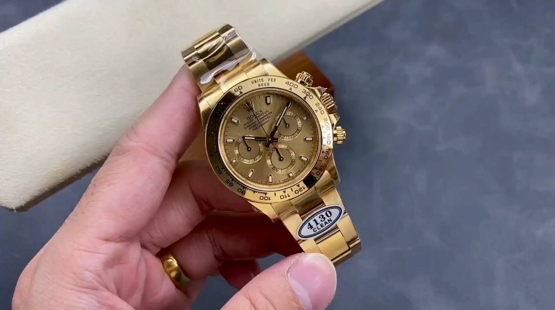 Video of Rolex Daytona 116528 showing champagne dial and yellow gold bracelet. - Video