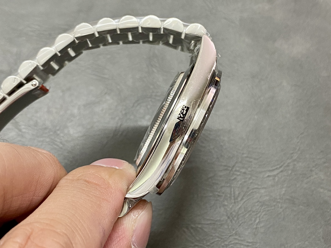 Rolex Day Date Platinum Diamond Paved Dial With Sapphires Diamond Bezel m228396tbr 0021 40mm