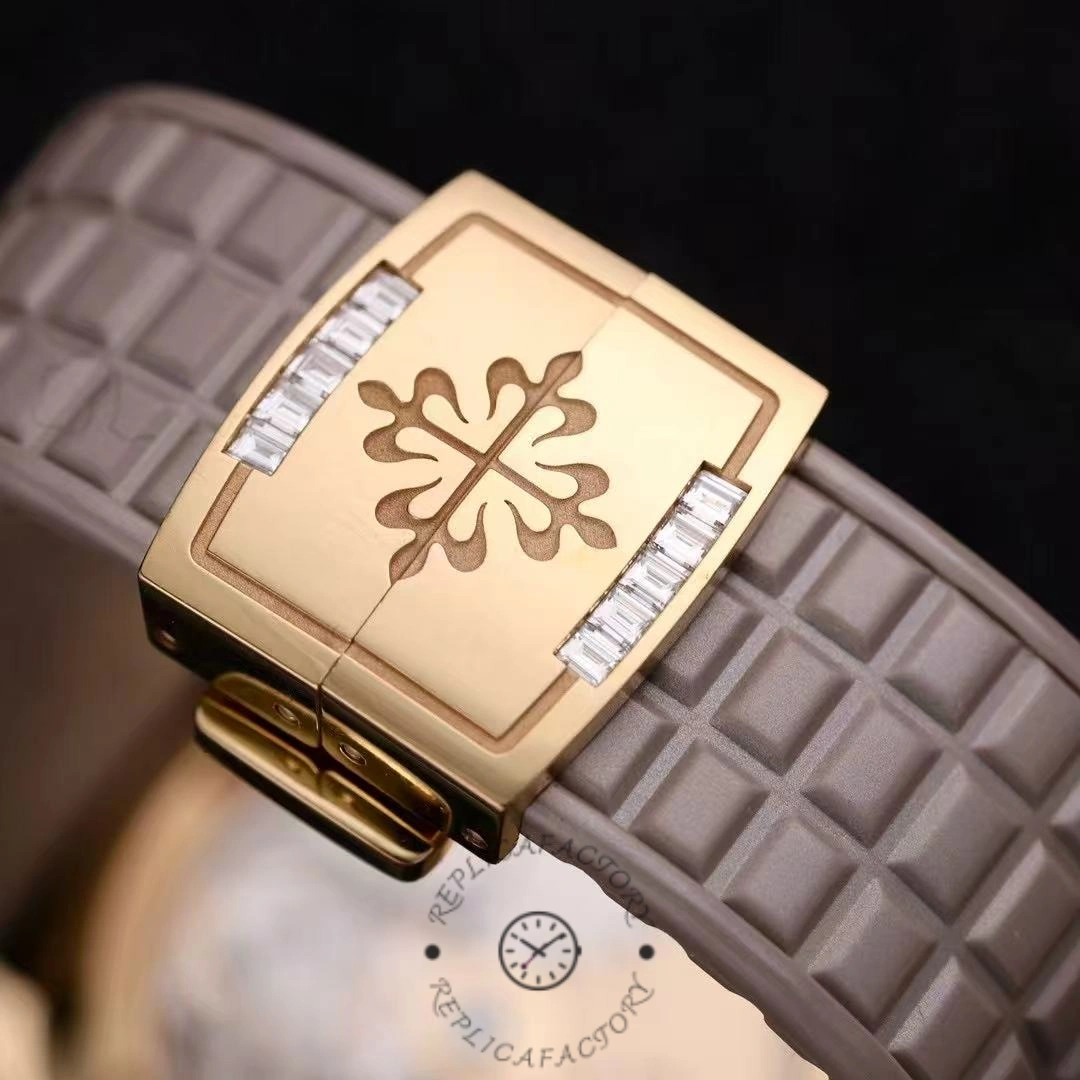 Clasp logo close-up of Patek Philippe Aquanaut 5072R-001 showing engraved emblem on clasp.