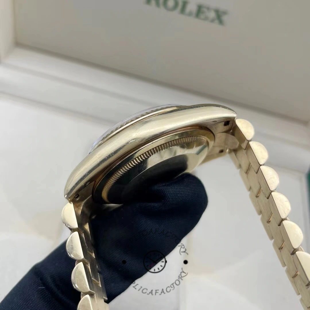Rolex Day-Date 118238 Silver Diamond Dial