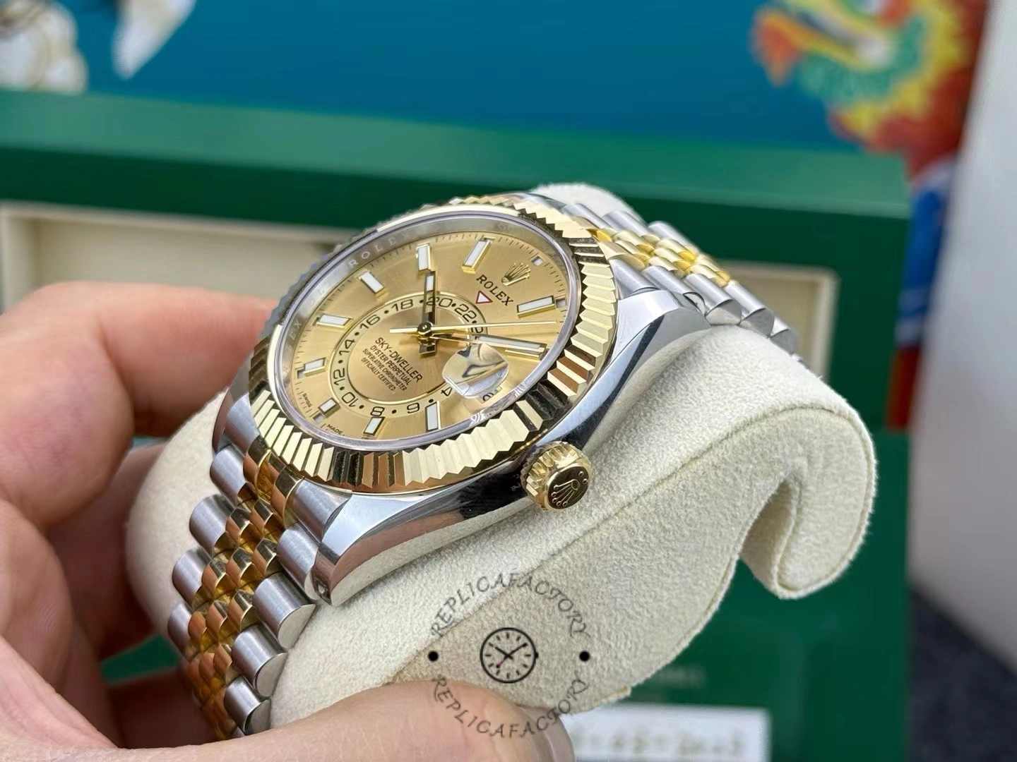 Rolex Sky-Dweller 326933 Stainless Steel Yellow Gold Champagne Dial 42MM Mens Replica Watch