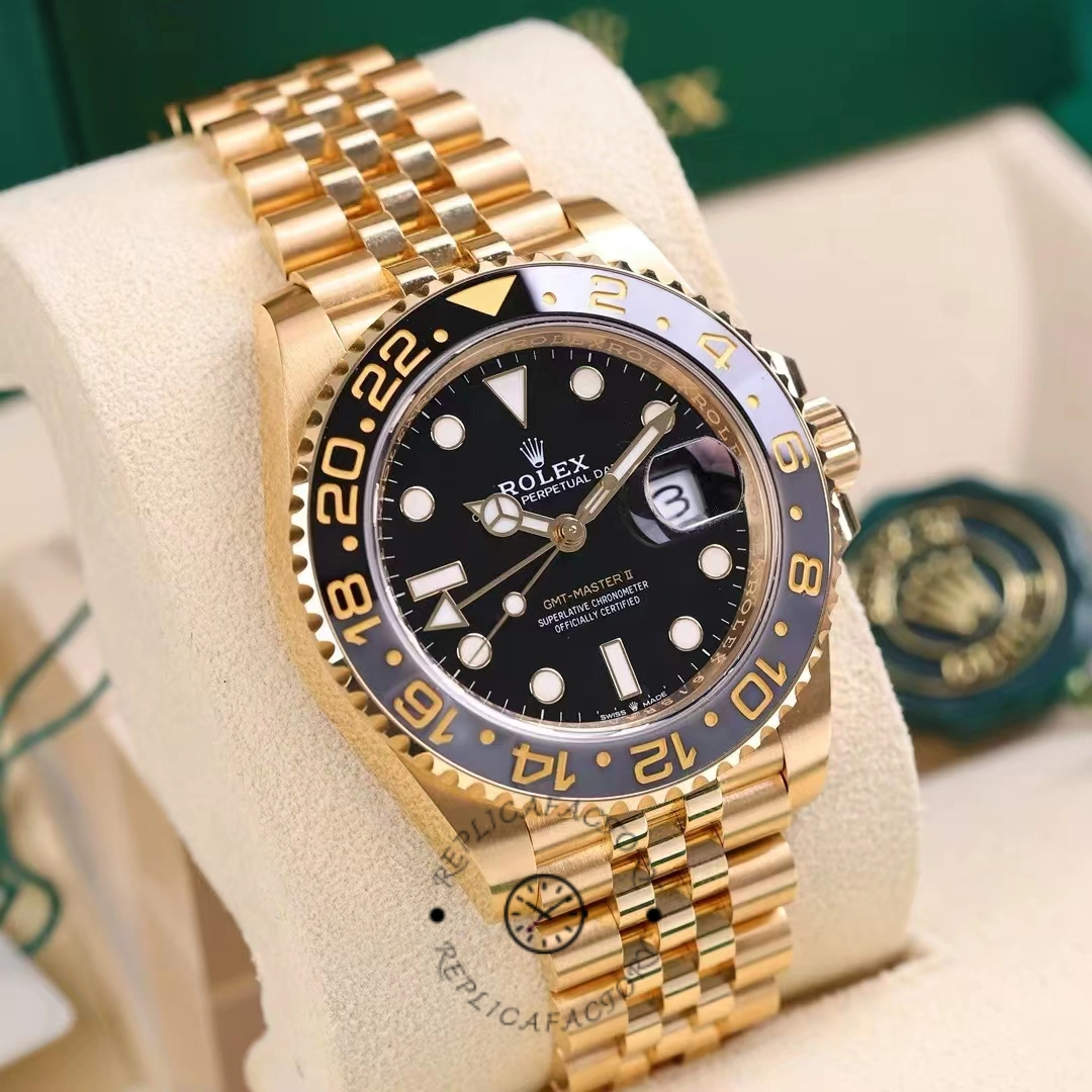 Rolex GMT-Master II m126718grnr 0001, side-angled view showing case and bracelet links.
