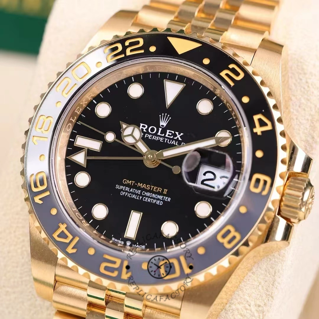 Rolex GMT-Master II m126718grnr 0001, bezel close-up showing two-tone 24-hour scale.