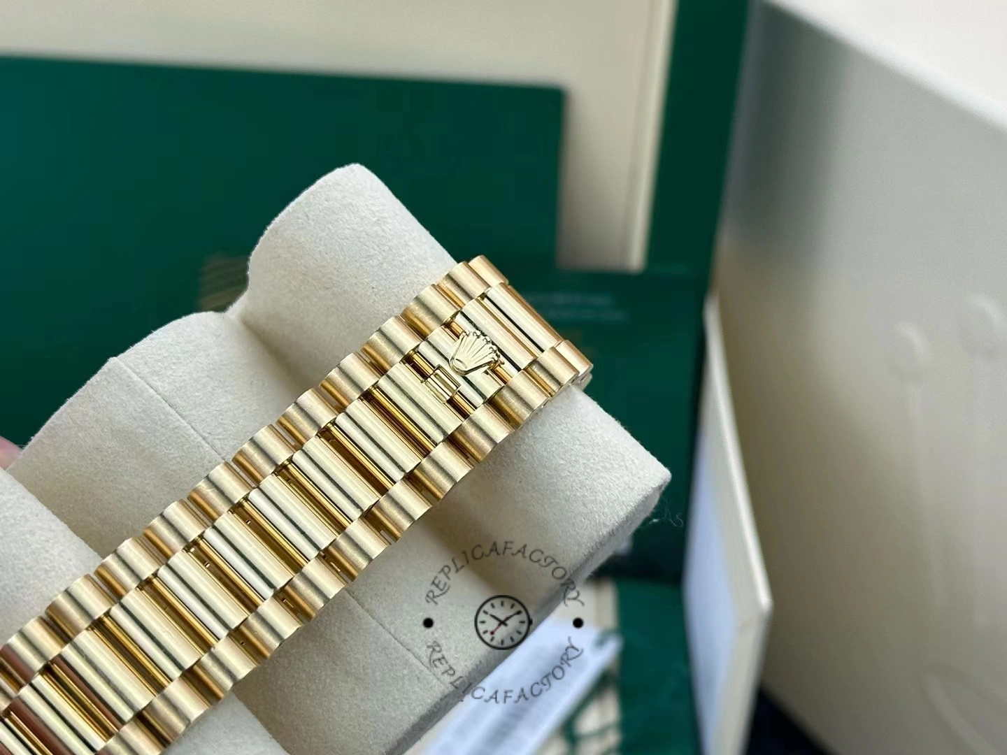 Rolex Day Date 40 18K Yellow Gold Green Dial Diamond Bezel M228348RBR 0040 Men's Watch