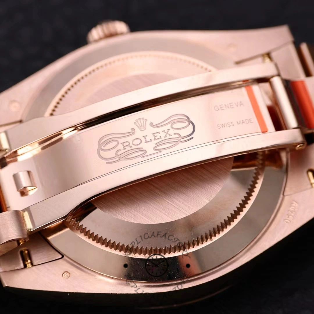 Rolex Day Date in 18 ct Everose Gold M228235 0055 40mm