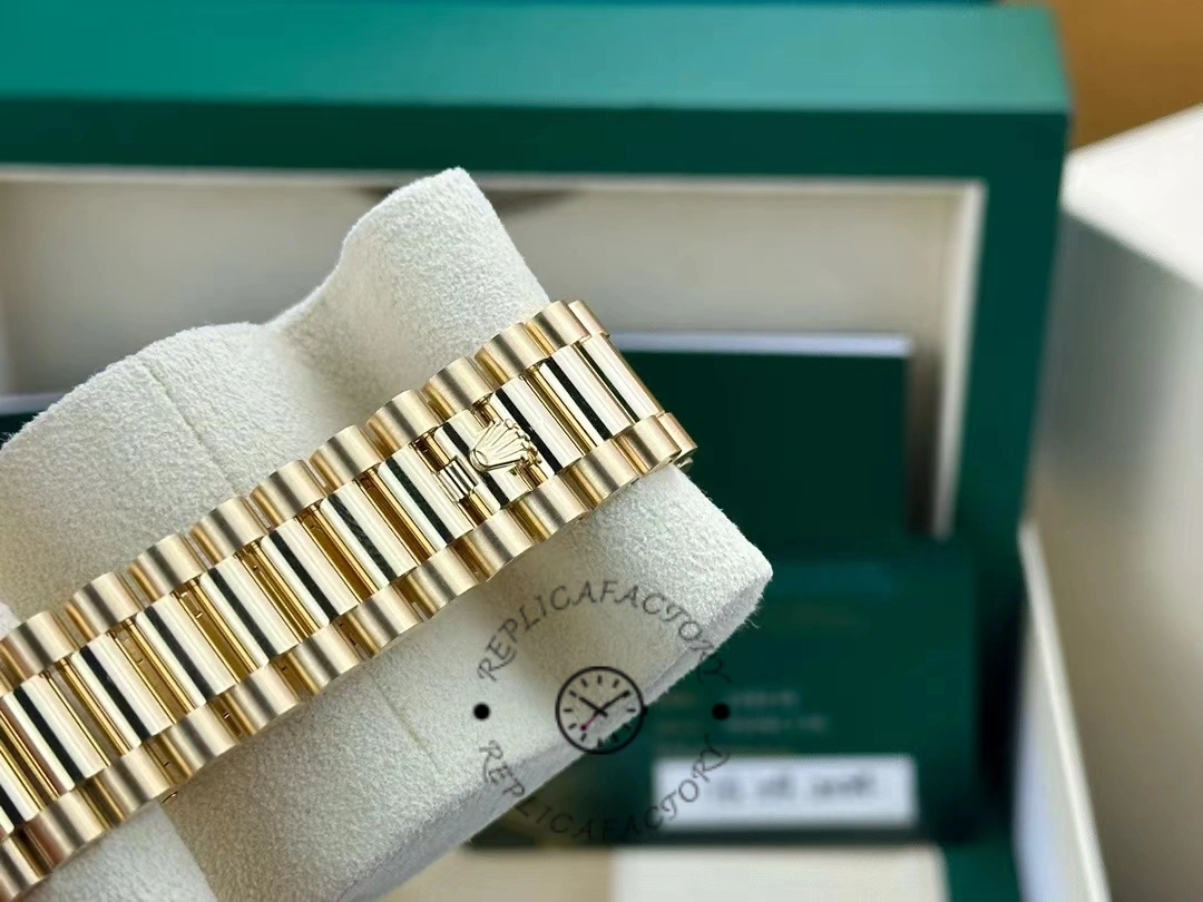 Rolex Day Date Oyster 40 mm Yellow Gold President Mother of Pearl Diamond Dial M228238 0071