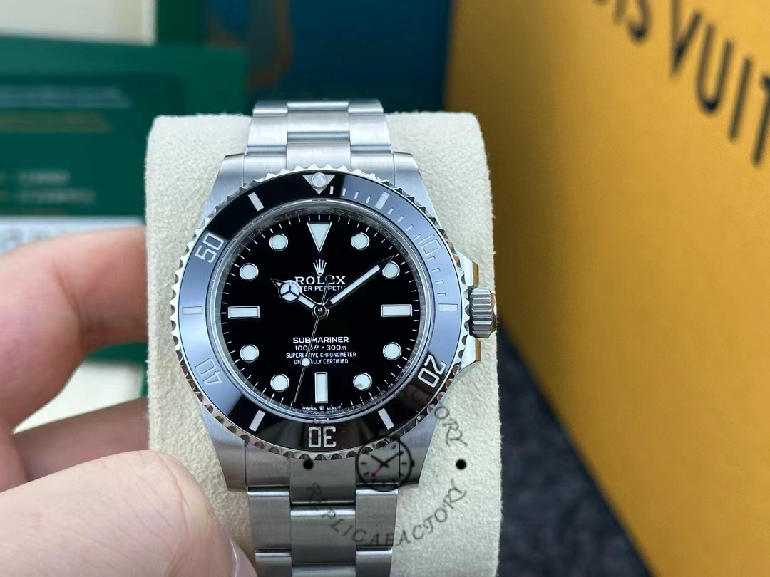 Rolex Submariner 124060