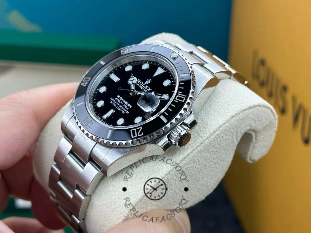 Rolex Submariner 126610LN 0001
