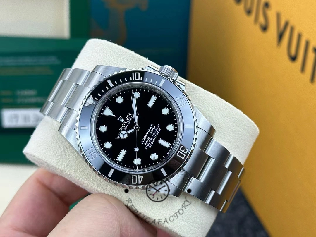 Rolex Submariner 124060