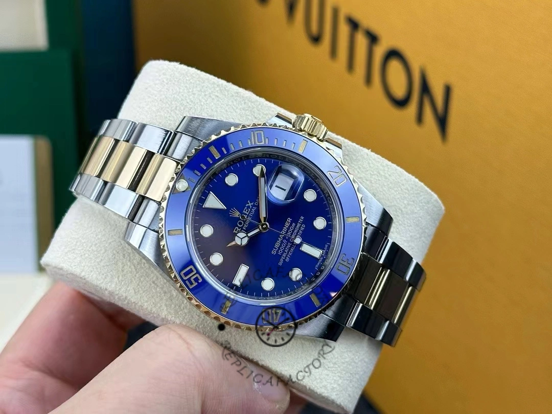 Replica Rolex Submariner Date 116613LB
