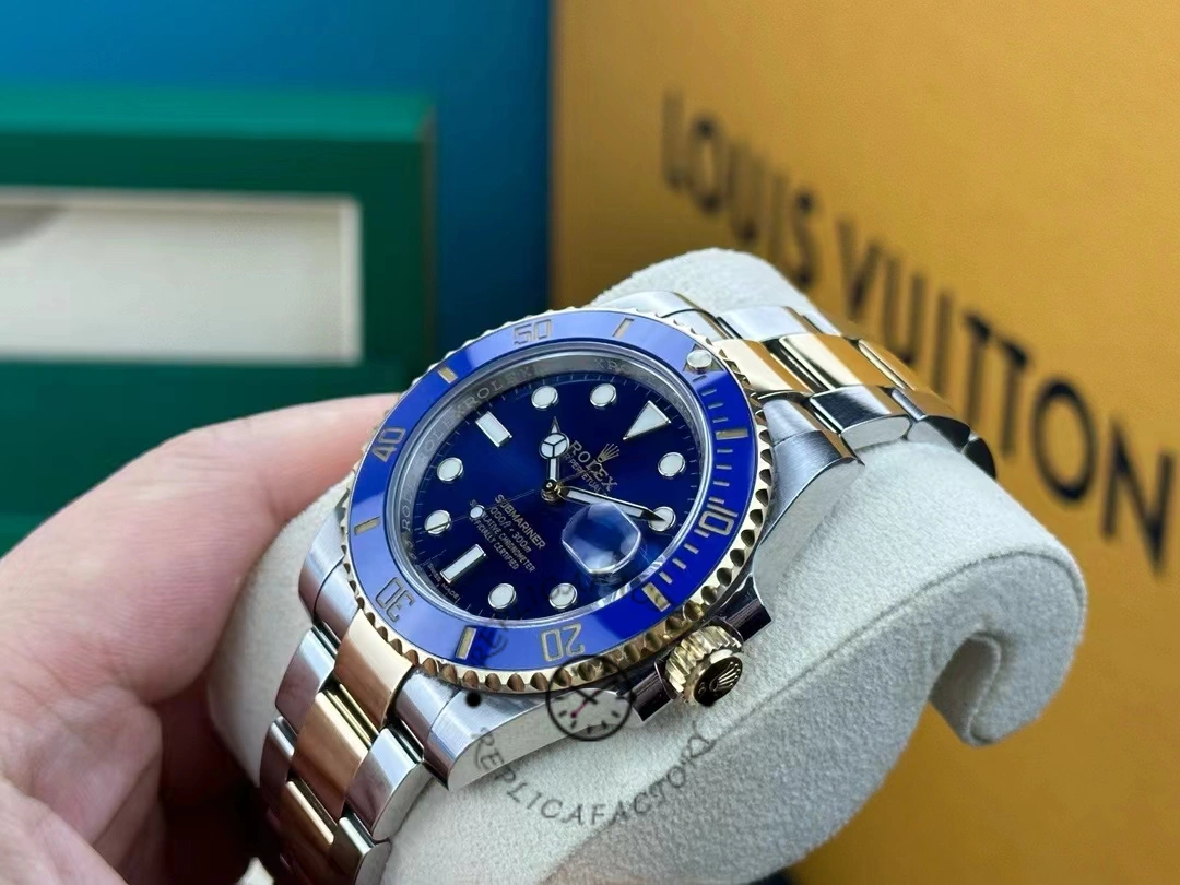 Replica Rolex Submariner Date 116613LB